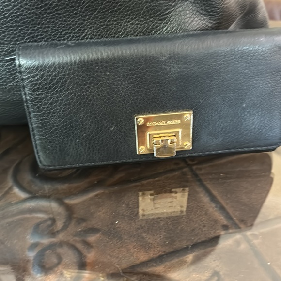 Michael Kors Hamilton Tote and Wallet set - Picture 7 of 11